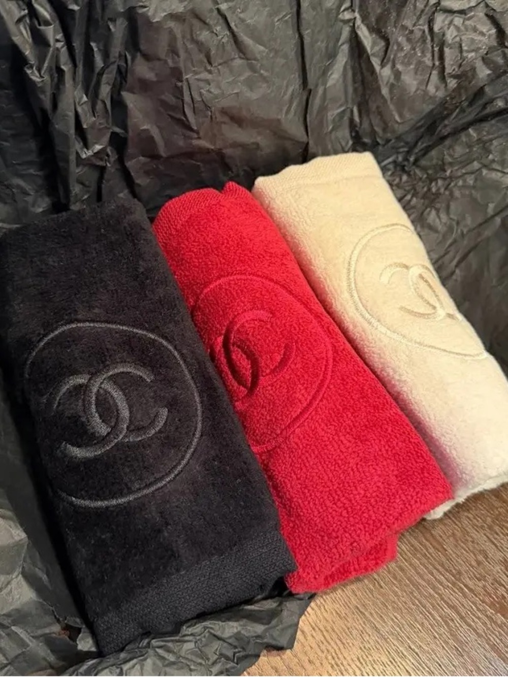 CHANEL Embroidered CC Towel Trio - Black, Cream & Red - Picture 2 of 4